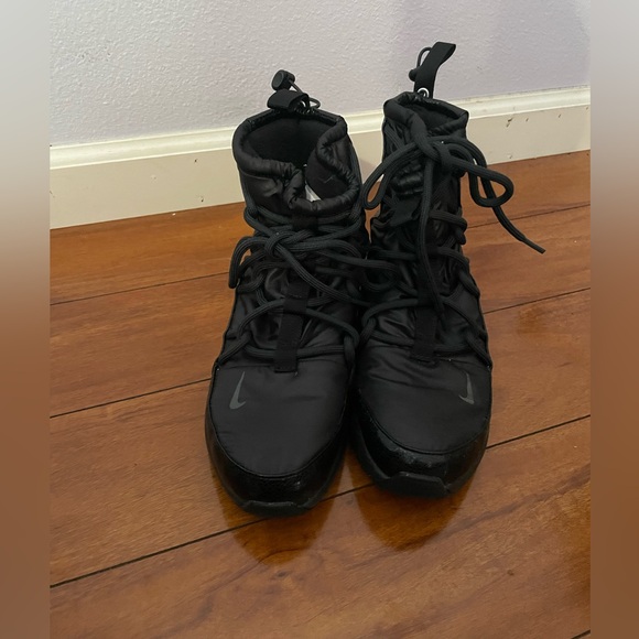 Nike thermal black slip on boot - Picture 2 of 7
